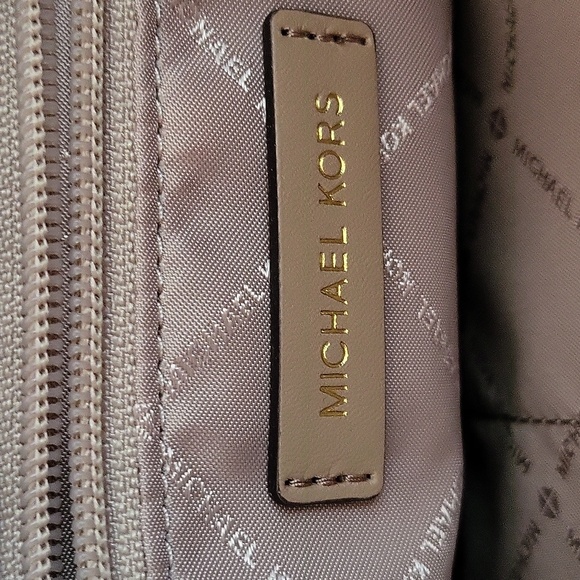 Michael Kors Shoulder Bag with Charm NWOT - Picture 10 of 13